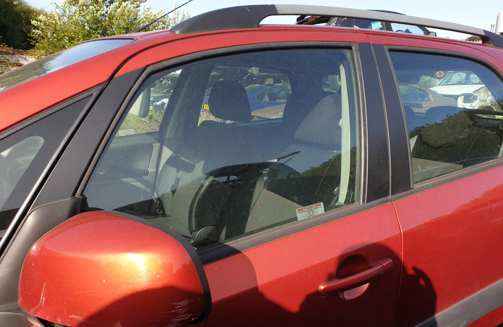 Suzuki SX4 GLX Door window glass passenger side front
